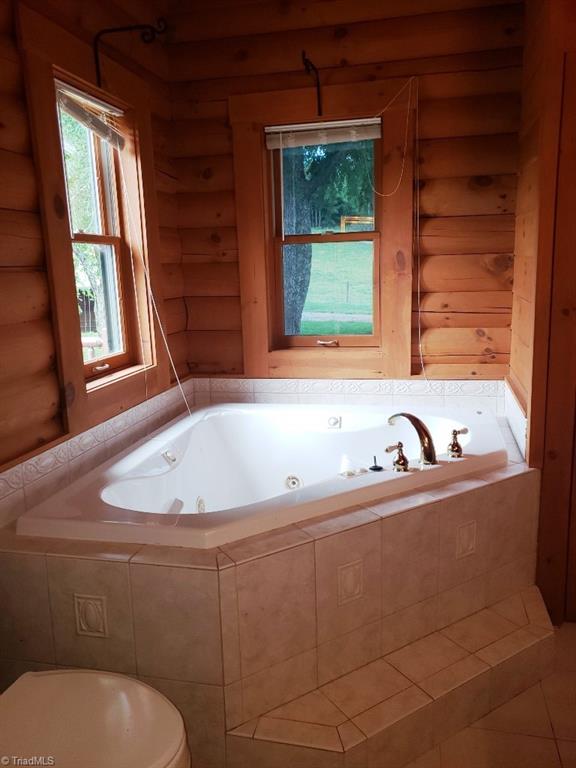 512 Vass Mill Road Laurel Fork, VA 24352 - Photo 19 of 49 Jetted tub