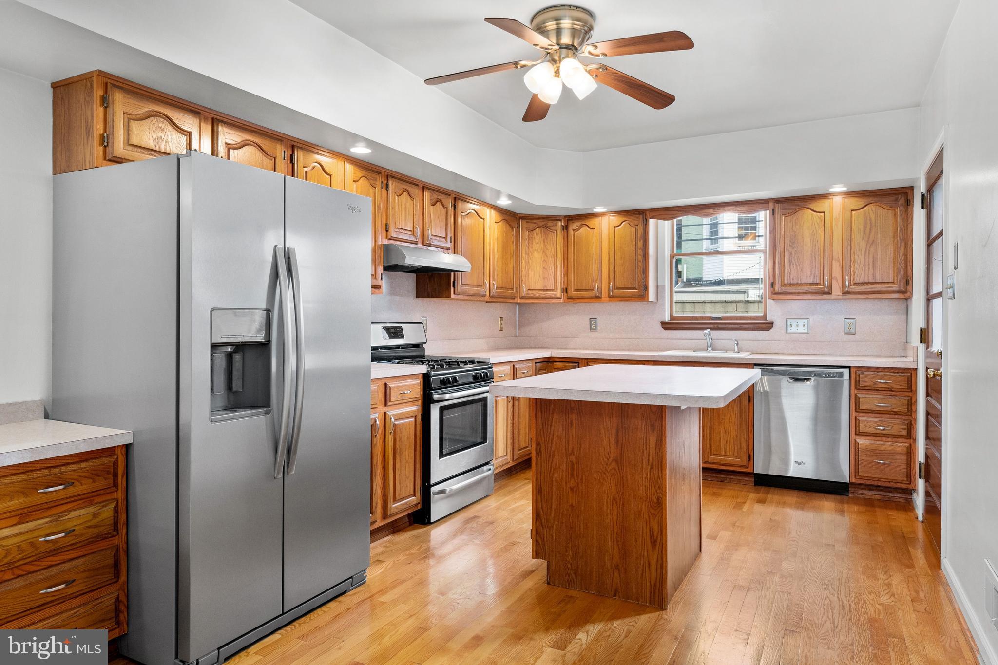 1911 South 3rd Street Philadelphia, PA 19148 - Photo 14 of 35 Eat-in Kitchen