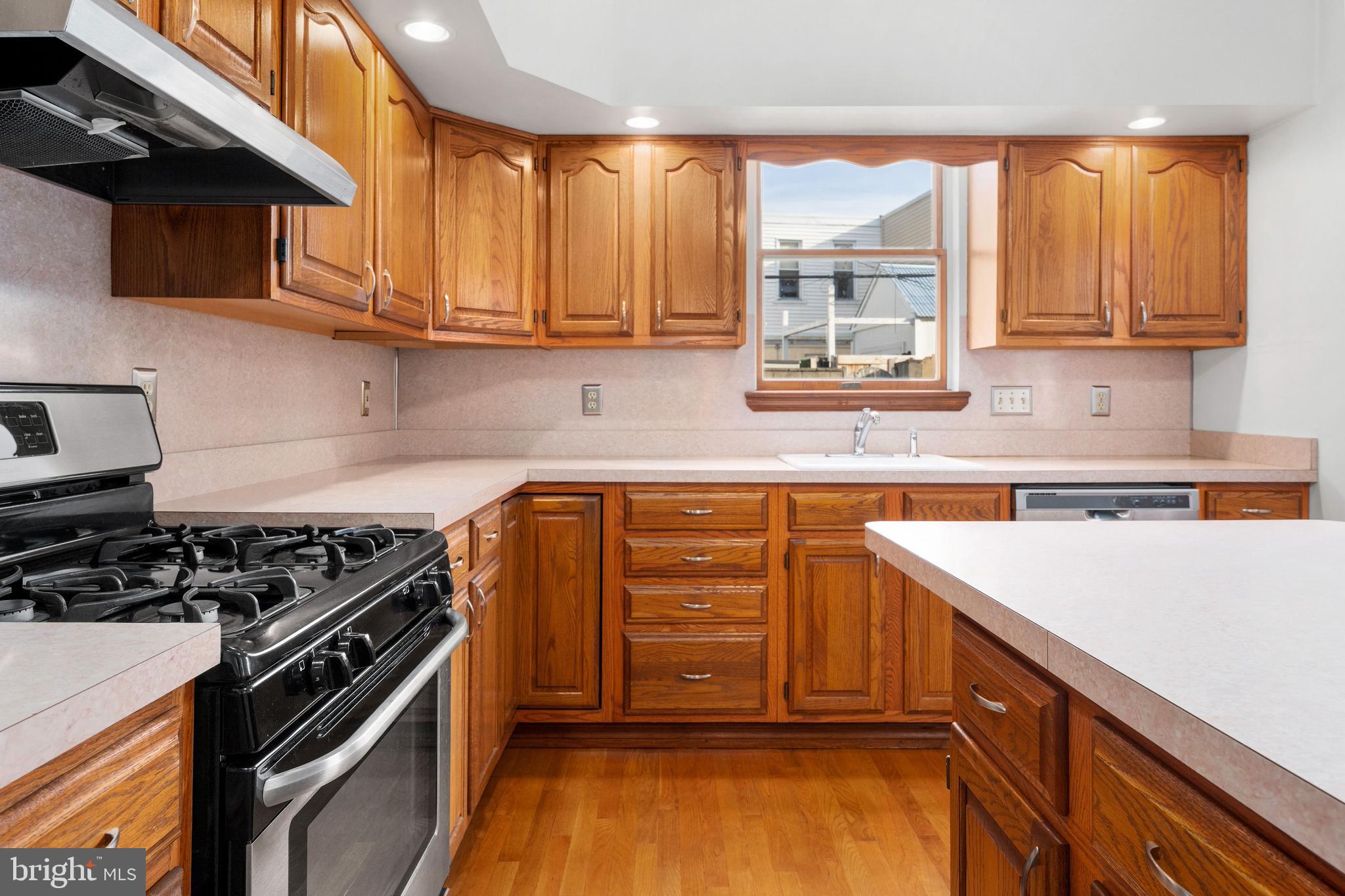 1911 South 3rd Street Philadelphia, PA 19148 - Photo 15 of 35 Eat-in Kitchen