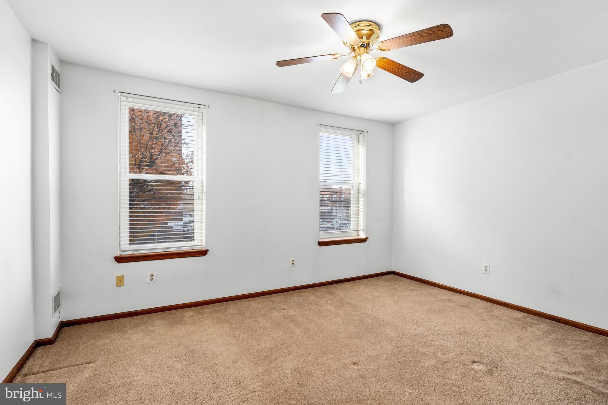 1911 South 3rd Street Philadelphia, PA 19148 - Photo 19 of 35 Primary bedroom w/bath ensuite