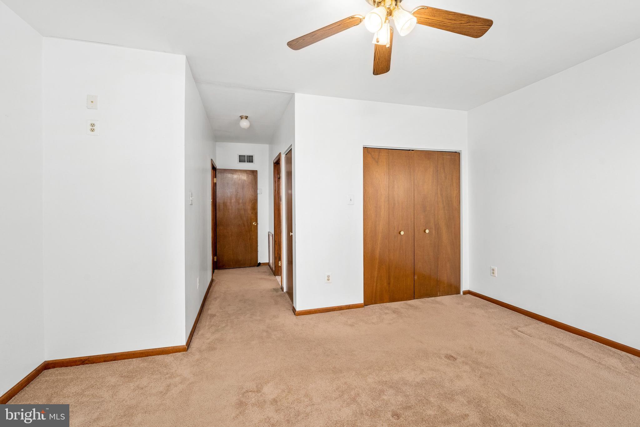 1911 South 3rd Street Philadelphia, PA 19148 - Photo 20 of 35 Primary bedroom w/bath ensuite