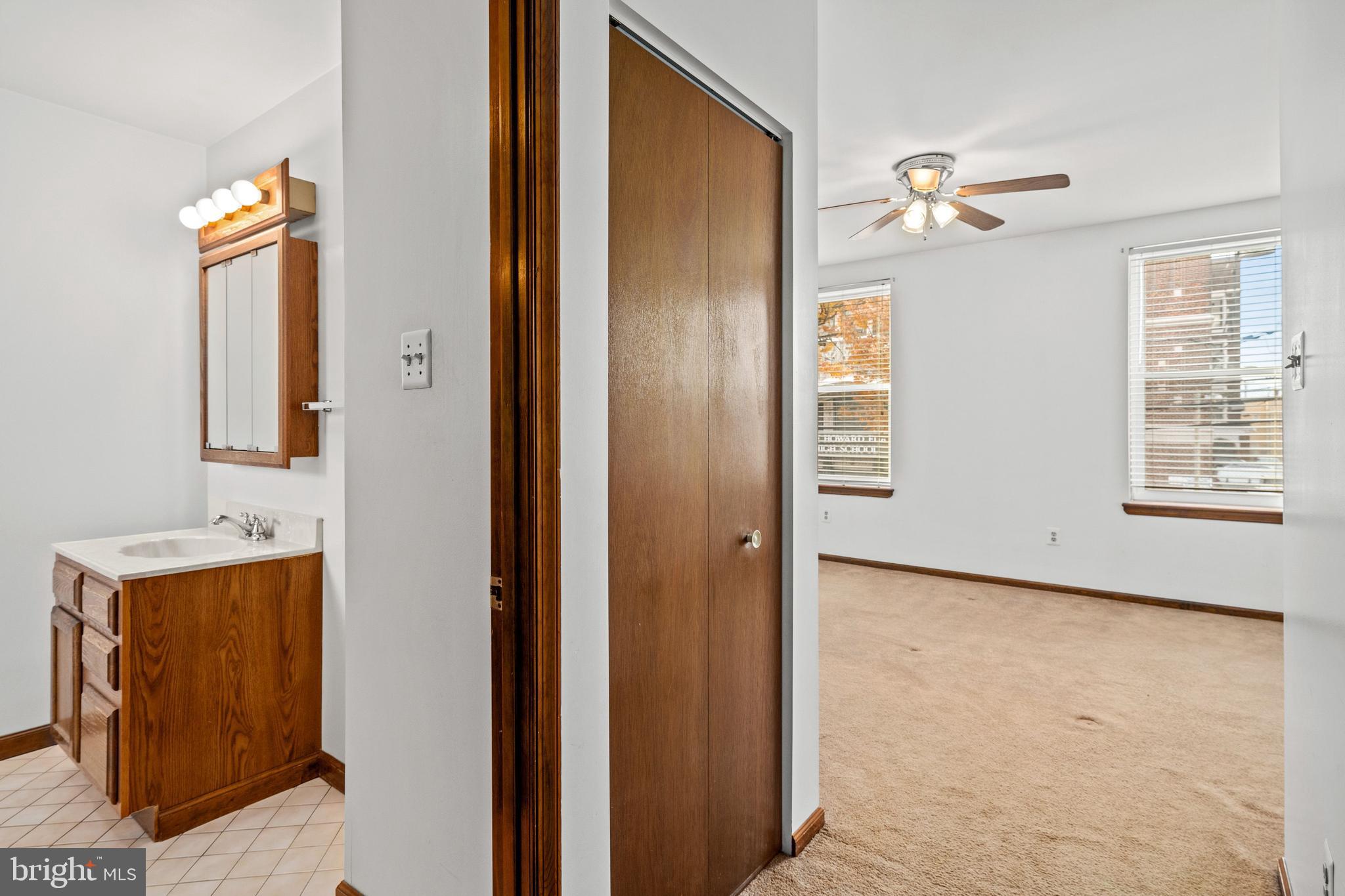 1911 South 3rd Street Philadelphia, PA 19148 - Photo 21 of 35 Primary bedroom w/bath ensuite