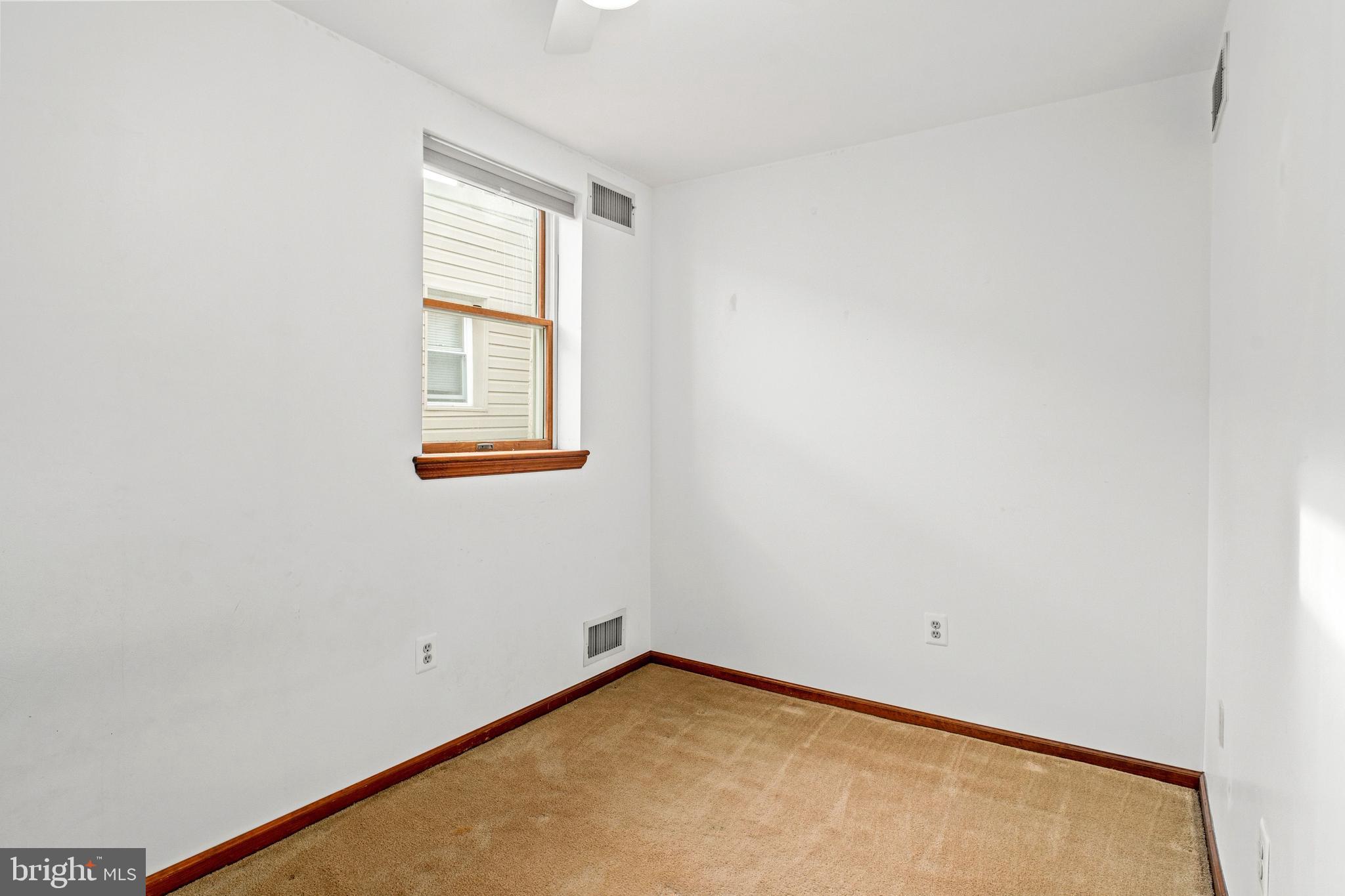 1911 South 3rd Street Philadelphia, PA 19148 - Photo 25 of 35 3rd bedroom