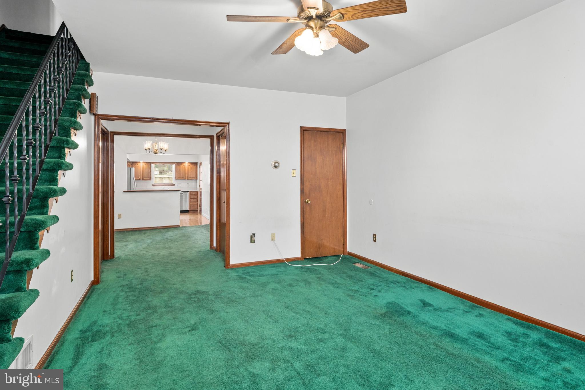 1911 South 3rd Street Philadelphia, PA 19148 - Photo 5 of 35 Living room