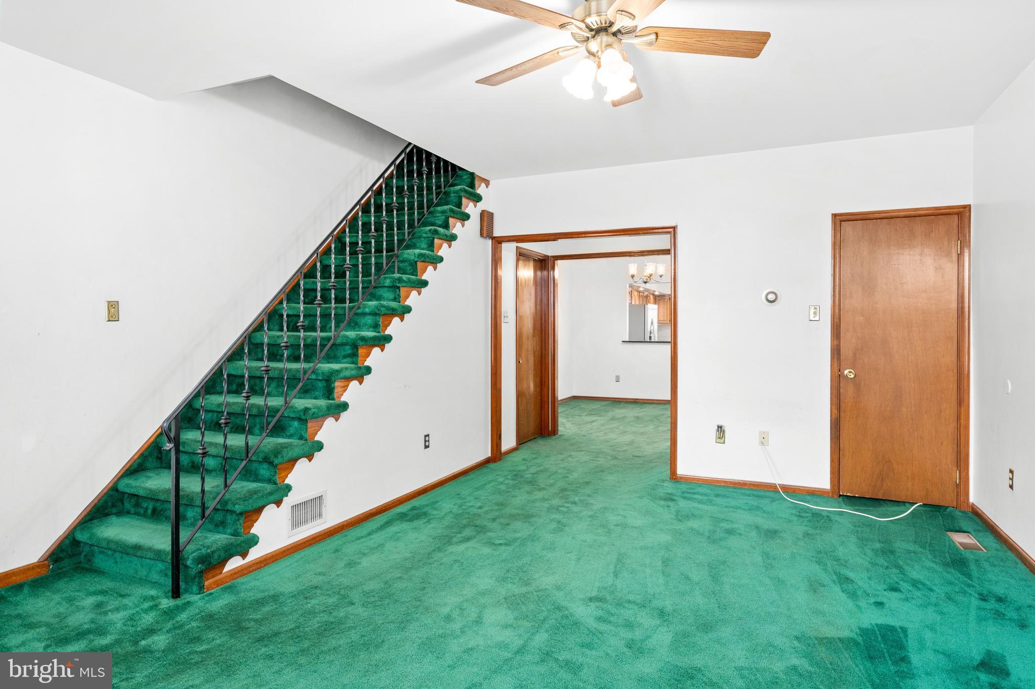 1911 South 3rd Street Philadelphia, PA 19148 - Photo 6 of 35 Living room