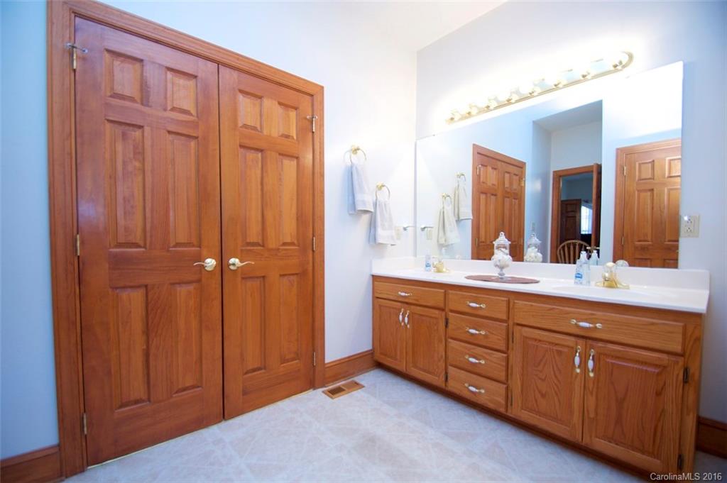 8135 Stevens Mill Road Matthews, NC 28104 - Photo 11 of 18 Gallery Image 11