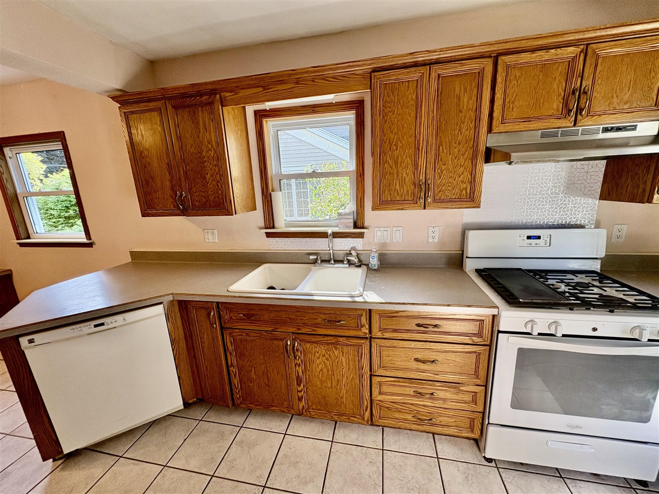 231 Monroe Street Brooklyn, MI 49230 - Photo 8 of 26