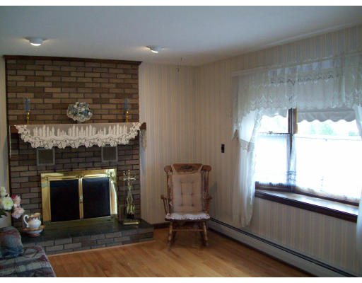 180 Country Road Agawam, MA 01001 - Photo 6 of 28 Gallery Image 6