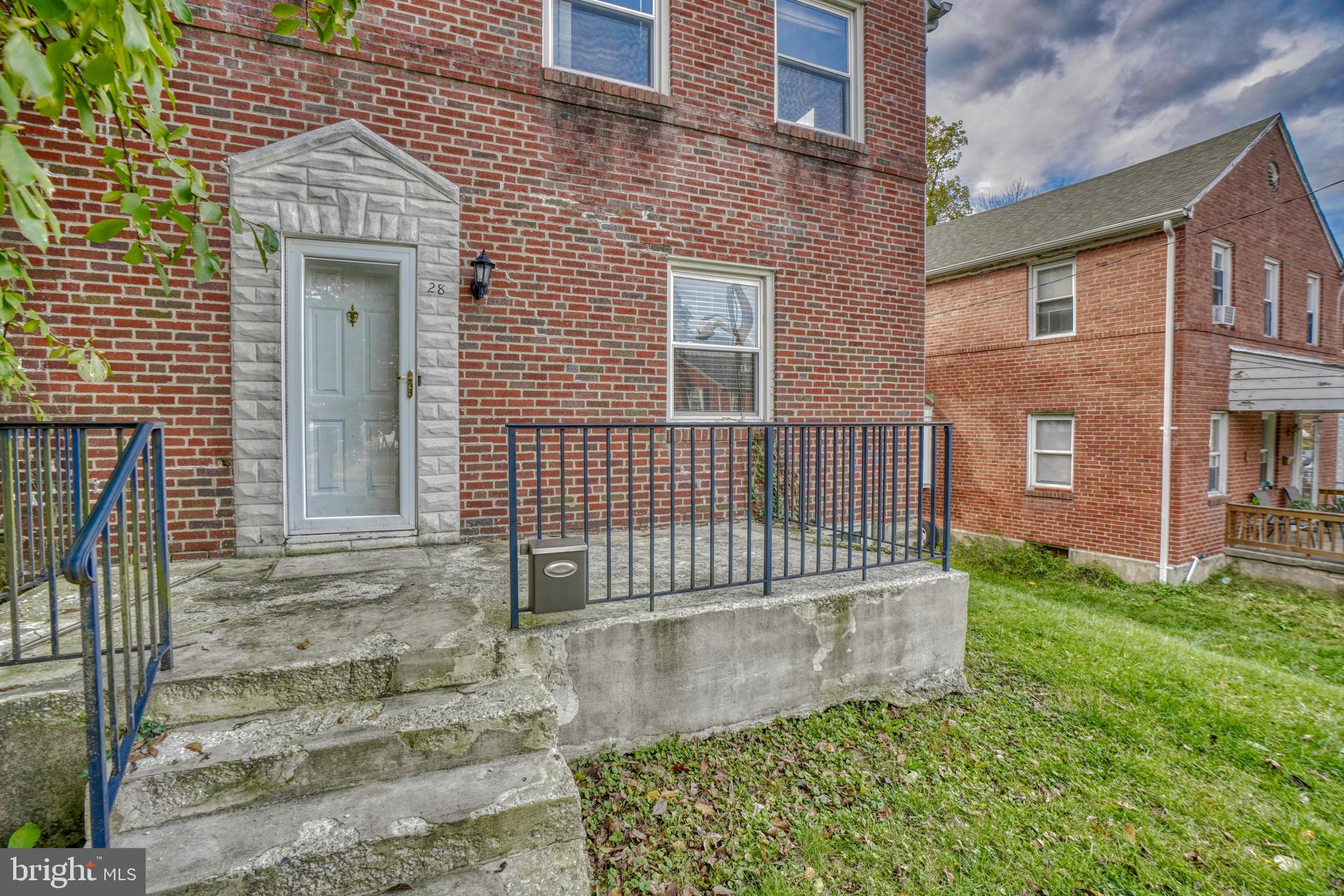 28 Briarwood Road Baltimore, MD 21228 - Photo 1 of 33 Large bright EOG