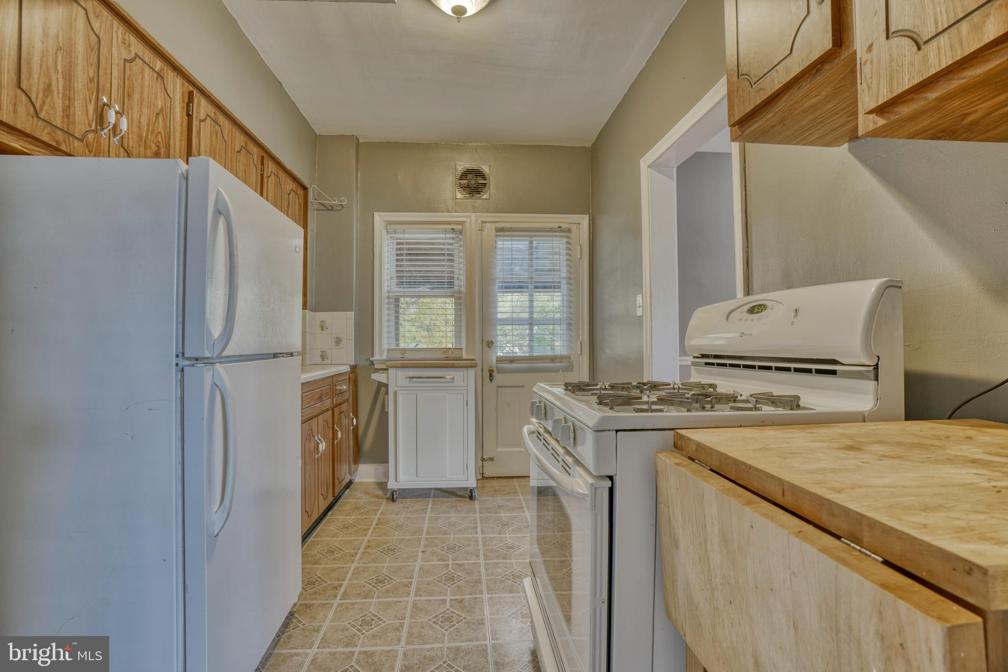 28 Briarwood Road Baltimore, MD 21228 - Photo 11 of 33 Kitchen