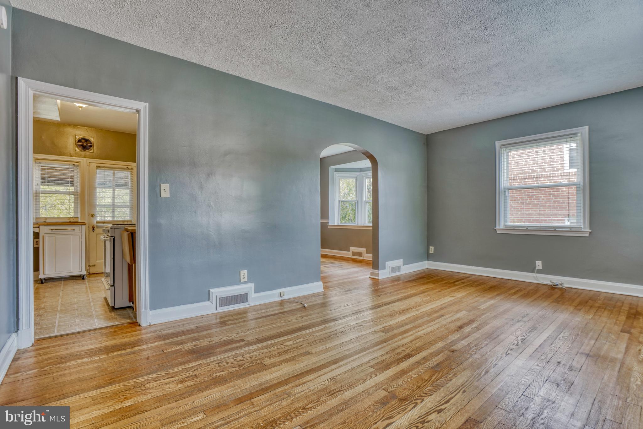 28 Briarwood Road Baltimore, MD 21228 - Photo 4 of 33 Gallery Image 4