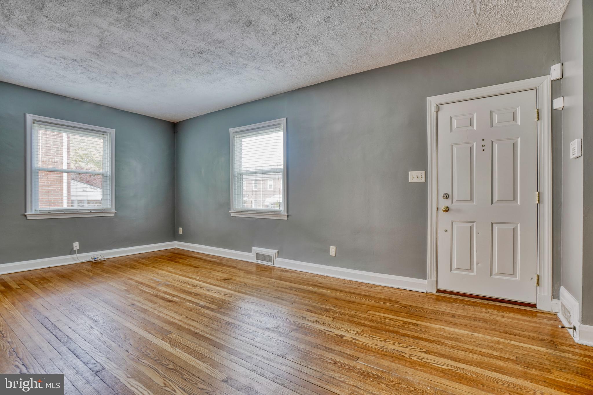 28 Briarwood Road Baltimore, MD 21228 - Photo 5 of 33 Gallery Image 5