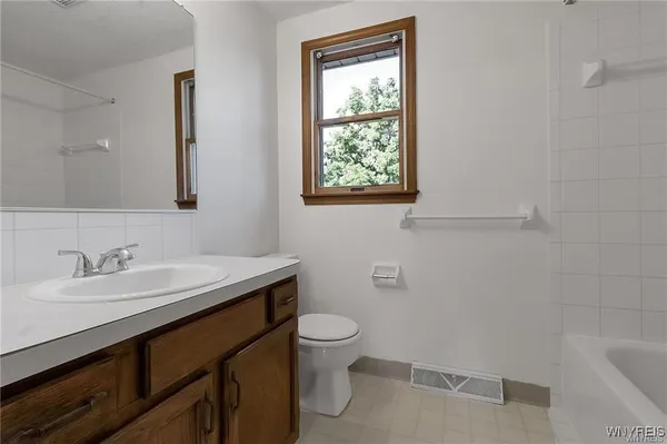 $1,900 | 276 Tennyson Terrace, Amherst, NY 14221