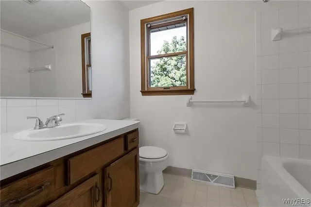 $1,900 | 276 Tennyson Terrace, Amherst, NY 14221