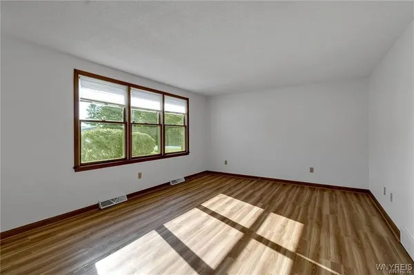 $1,900 | 276 Tennyson Terrace, Amherst, NY 14221