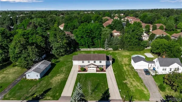 $1,900 | 276 Tennyson Terrace, Amherst, NY 14221