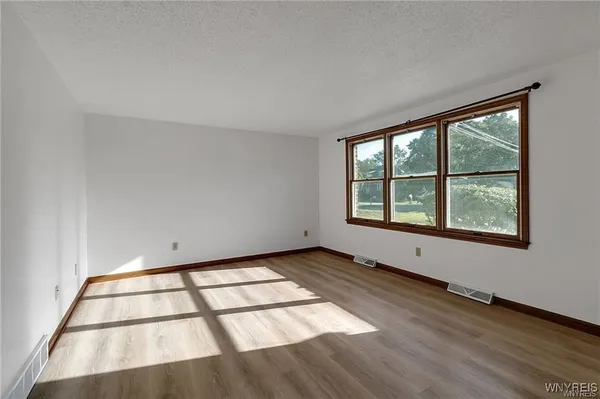 $1,900 | 276 Tennyson Terrace, Amherst, NY 14221