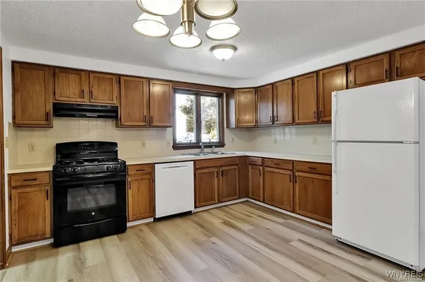 $1,900 | 276 Tennyson Terrace, Amherst, NY 14221