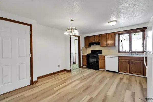 $1,900 | 276 Tennyson Terrace, Amherst, NY 14221