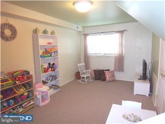 318 Poplar Road Flourtown, PA 19031 - Photo 8 of 12 Family Room
