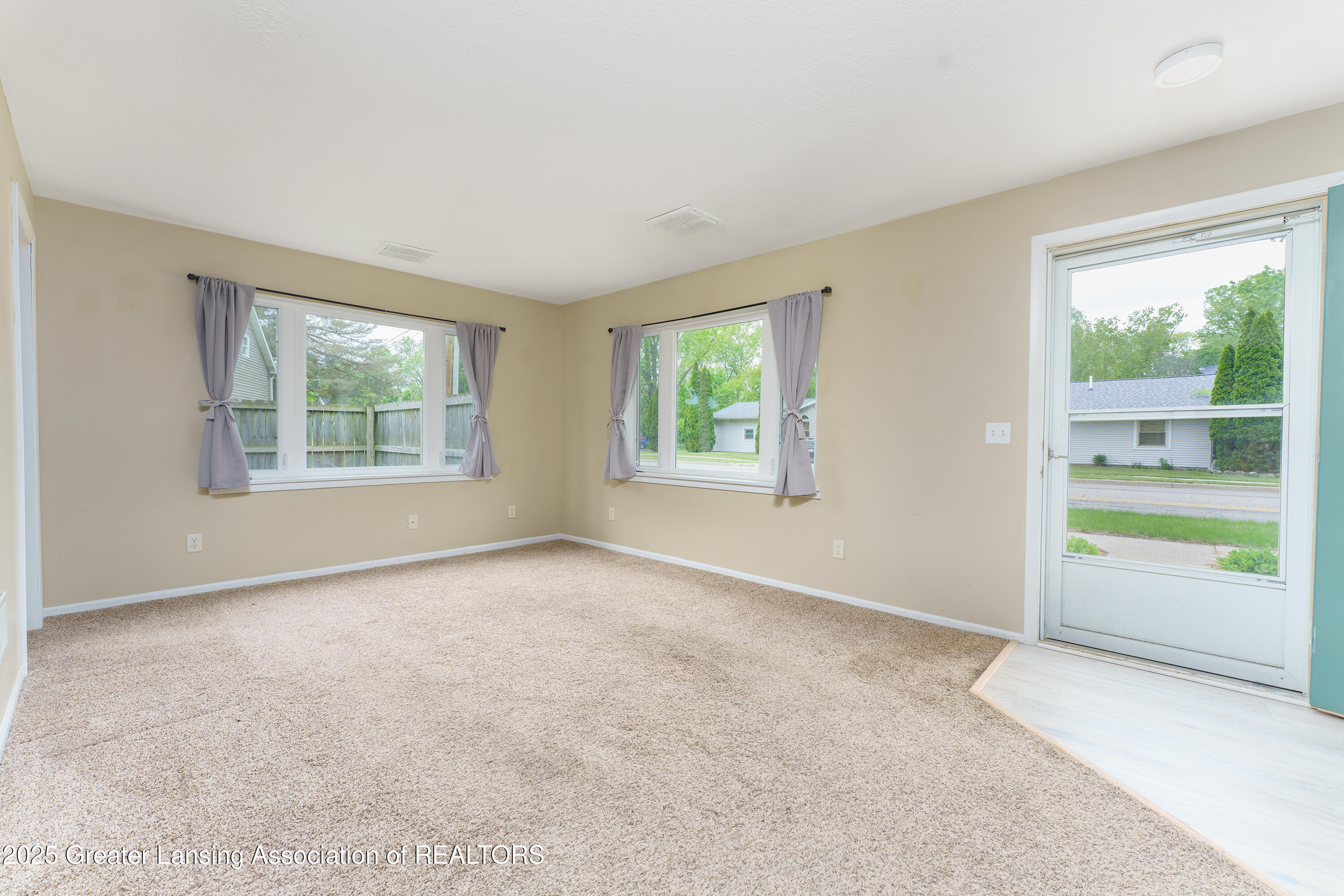 206 Okemos Road Mason, MI 48854 - Photo 5 of 19 DSC02101