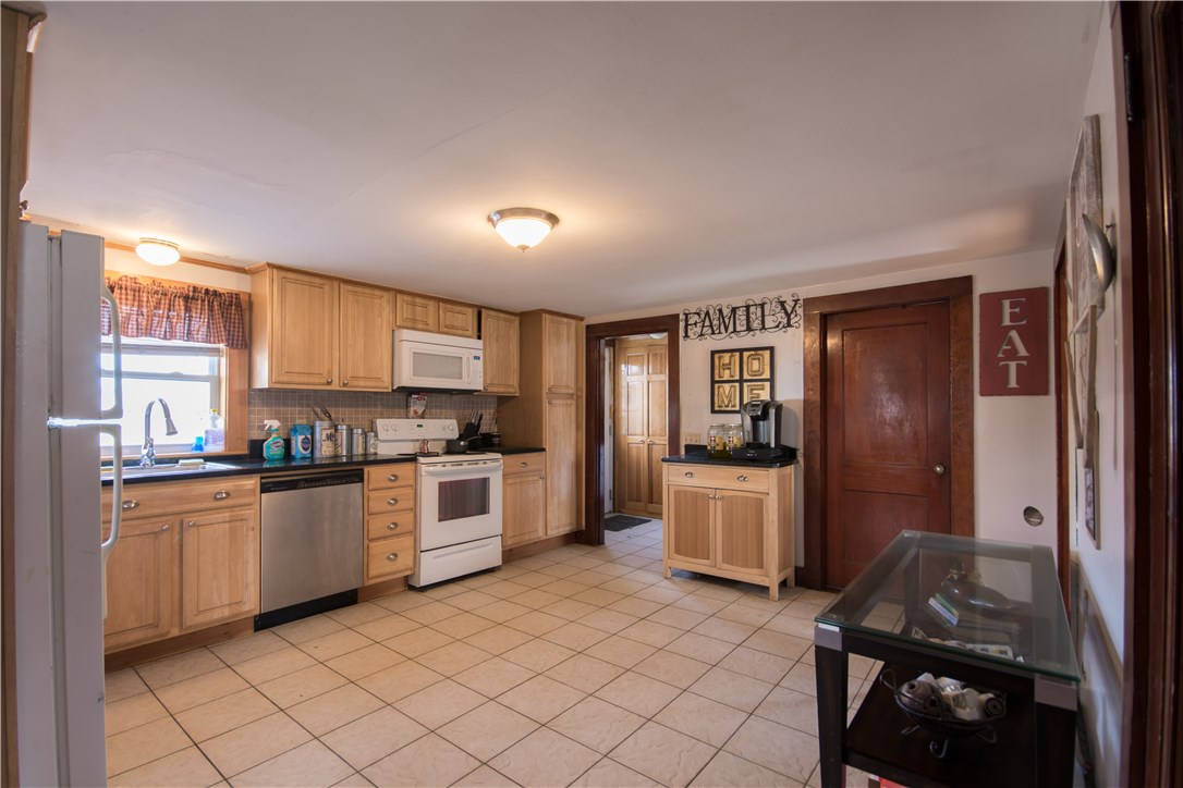 3572 Main Road Tiverton, RI 02878 - Photo 21 of 40