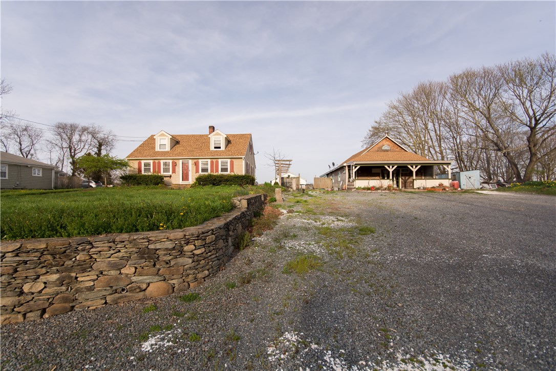 3572 Main Road Tiverton, RI 02878 - Photo 3 of 40
