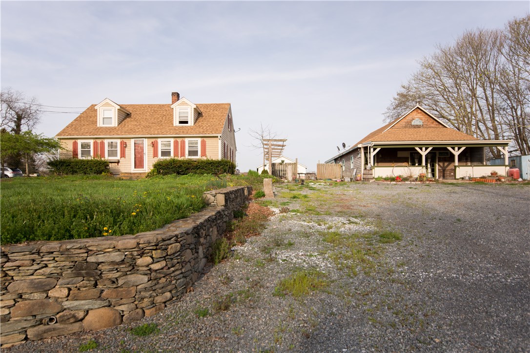 3572 Main Road Tiverton, RI 02878 - Photo 4 of 40