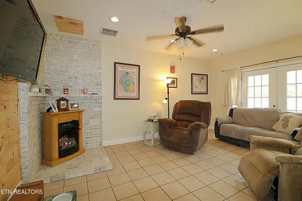 $257,000 | 720 Cooper Lake Road, Oneida, TN 37841