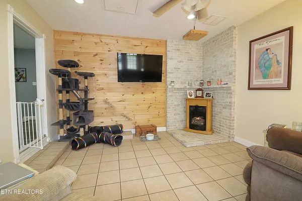 $257,000 | 720 Cooper Lake Road, Oneida, TN 37841