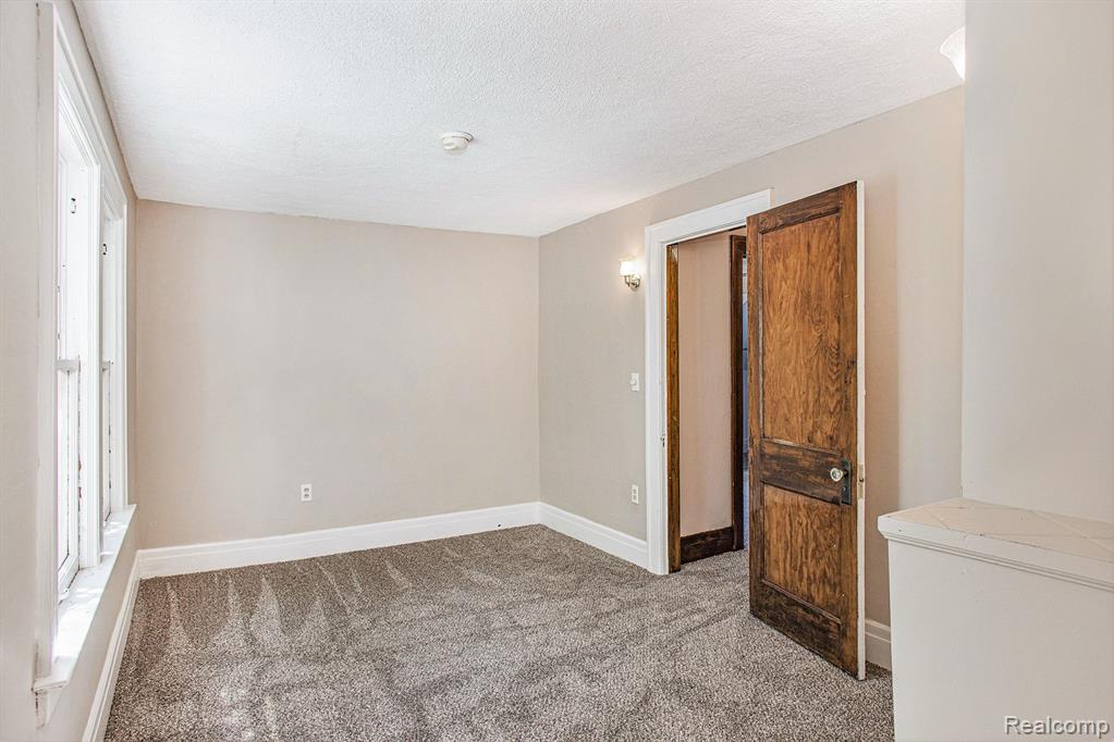 16321 East 9 Mile Road Eastpointe, MI 48021 - Photo 15 of 25