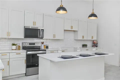 $449,000 | 9901 Countryside Road, Lenexa, KS 66215