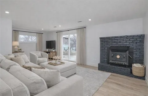 $449,000 | 9901 Countryside Road, Lenexa, KS 66215