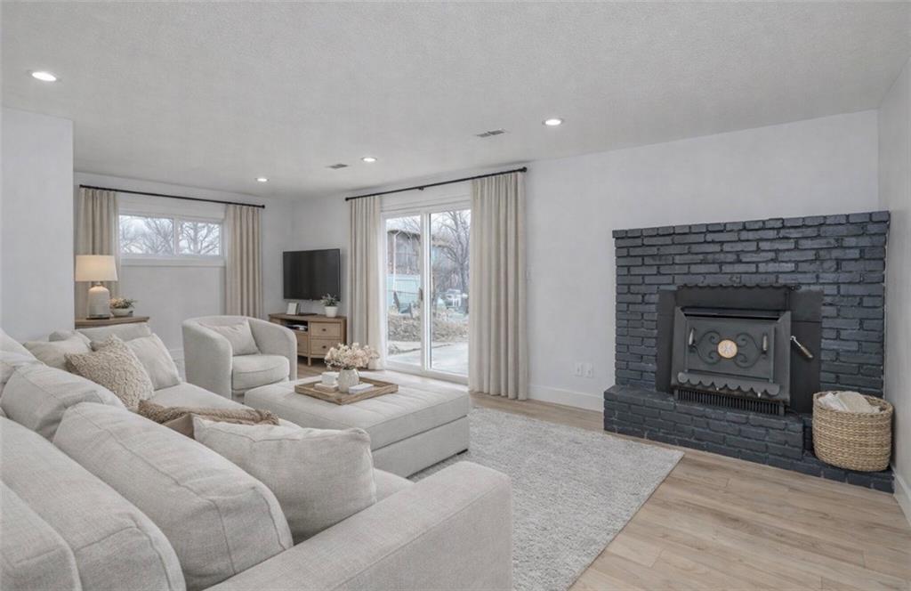 9901 Countryside Road Lenexa, KS 66215 - Photo 12 of 52