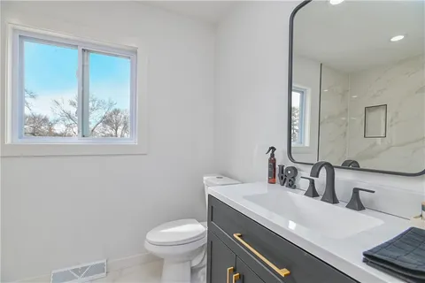 $449,000 | 9901 Countryside Road, Lenexa, KS 66215