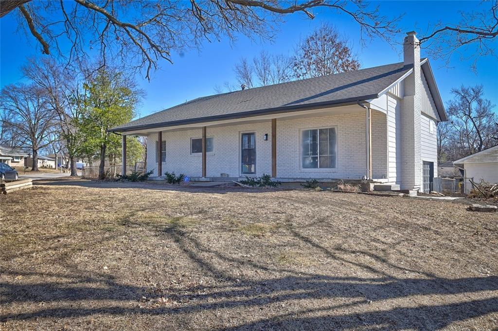 9901 Countryside Road Lenexa, KS 66215 - Photo 2 of 2