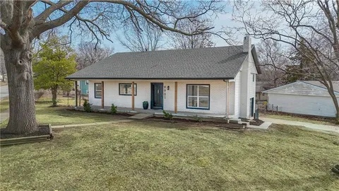 $449,000 | 9901 Countryside Road, Lenexa, KS 66215