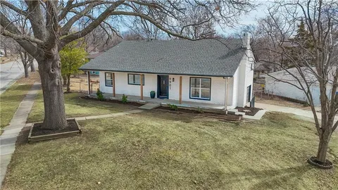 $449,000 | 9901 Countryside Road, Lenexa, KS 66215