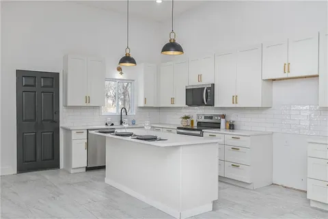 $449,000 | 9901 Countryside Road, Lenexa, KS 66215