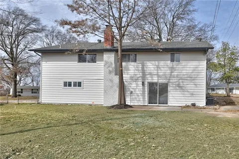 $449,000 | 9901 Countryside Road, Lenexa, KS 66215