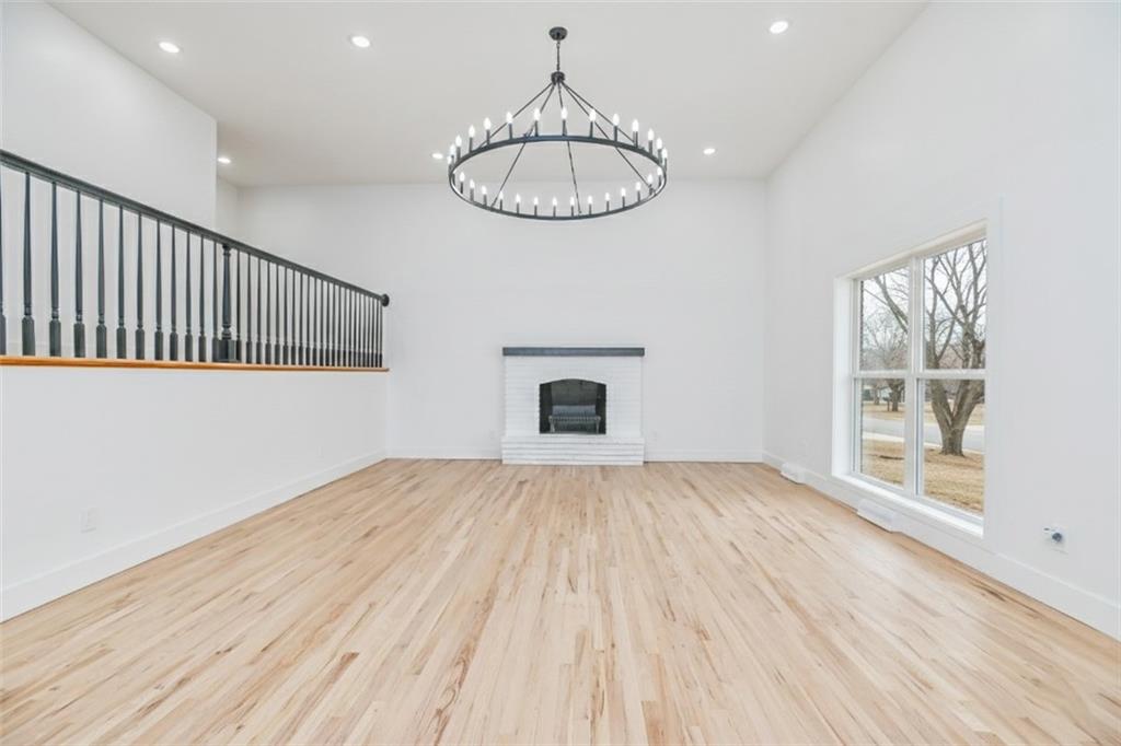 9901 Countryside Road Lenexa, KS 66215 - Photo 5 of 52