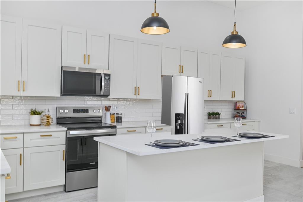 9901 Countryside Road Lenexa, KS 66215 - Photo 8 of 52