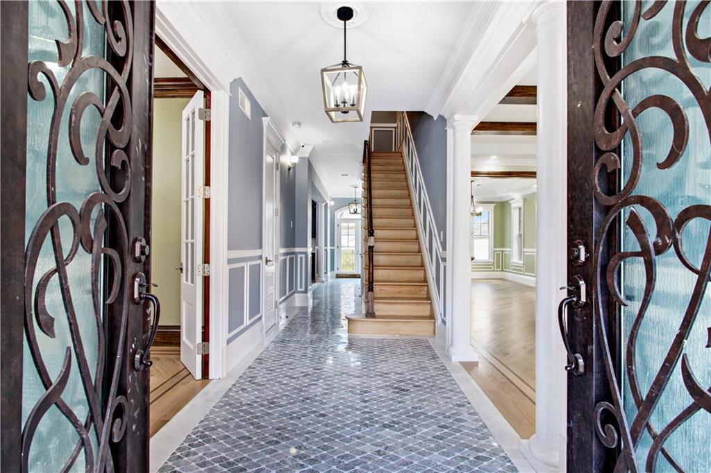 18 Buckingham Road Brooklyn, NY 11226 - Photo 6 of 15 a view of a entryway