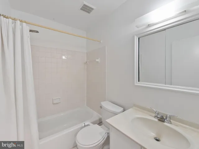 $3,900 | 7654 Westlake Terrace, Unit 85, Bethesda, MD 20817