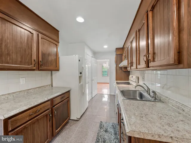 $3,900 | 7654 Westlake Terrace, Unit 85, Bethesda, MD 20817