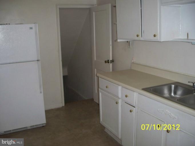 5406 Addington Road Baltimore, MD 21229 - Photo 1 of 14 Kitchen