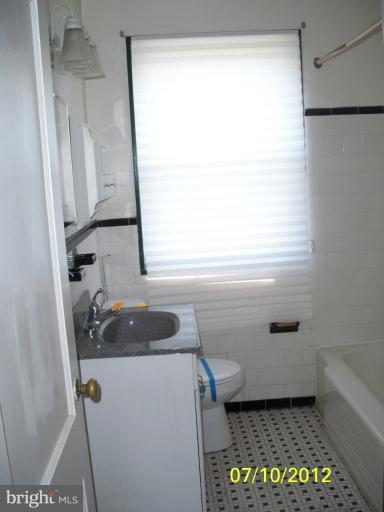 5406 Addington Road Baltimore, MD 21229 - Photo 5 of 14 Bath