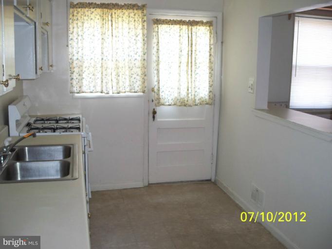 5406 Addington Road Baltimore, MD 21229 - Photo 9 of 14 Kitchen