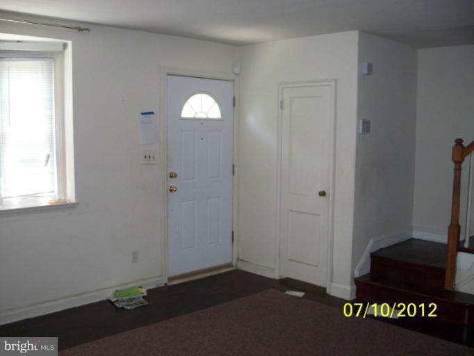 5406 Addington Road Baltimore, MD 21229 - Photo 10 of 14 Living Room