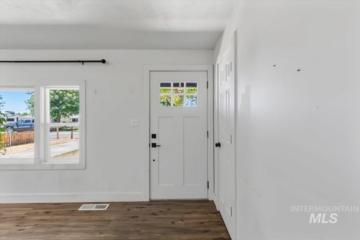 820 Baker Street Boise, ID 83706 - Photo 4 of 26
